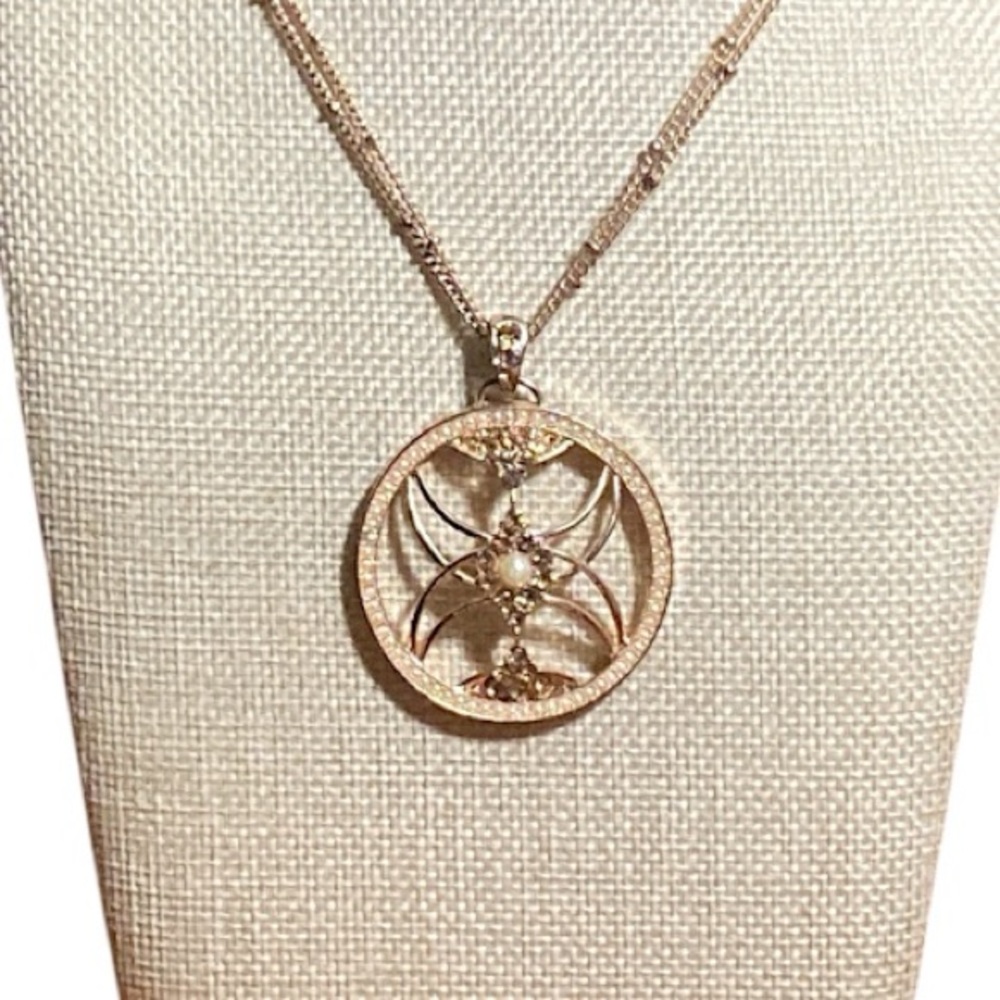 Charming Charlie Vintage Pearl Rhinestone Circle Pendant Necklace